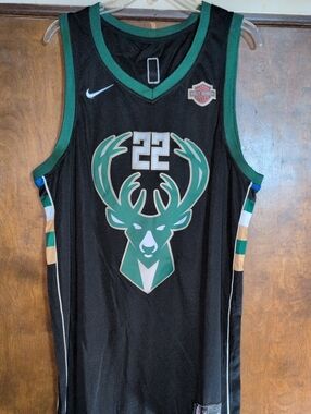 Nike Black and Green Milwaukee Bucks Basketball Jersey #22 MIDDLETON Size 54